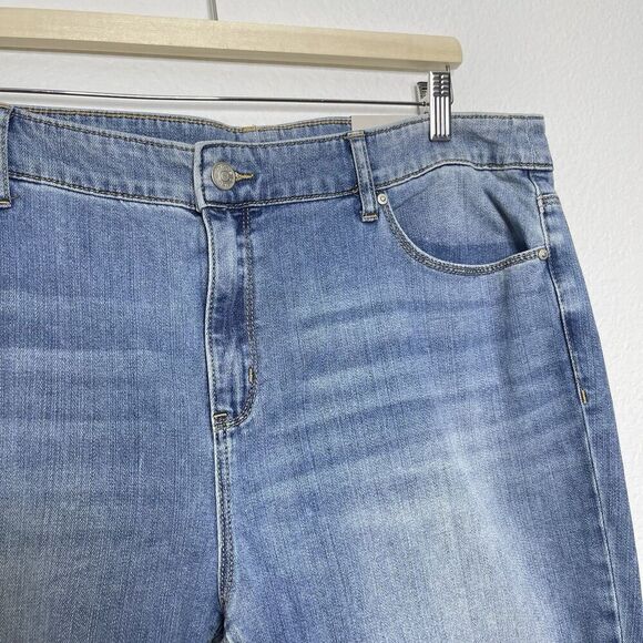 NEW Chicos Bootcut Jeans 16R 3R High Rise Flare Denim Stretch Light Wash $89 - Picture 5 of 13